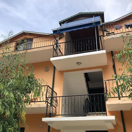 Hotel Gjinaj